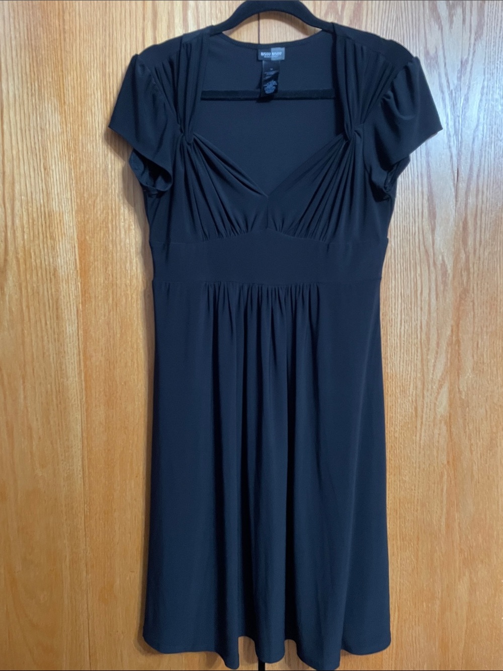Bisou Bisou Black V‑Neck Short Sleeve A‑Line Dress